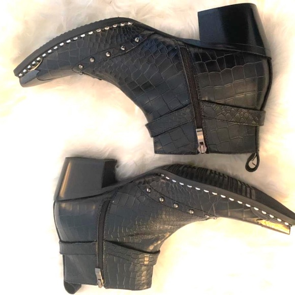 Men's Black Crocodile Pattern Boots - Picture 2 of 3